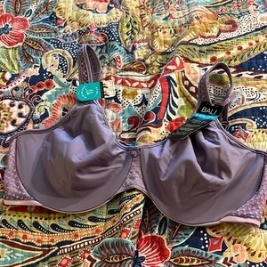 New Bali underwire minimizer bra 38D in deep lavender.